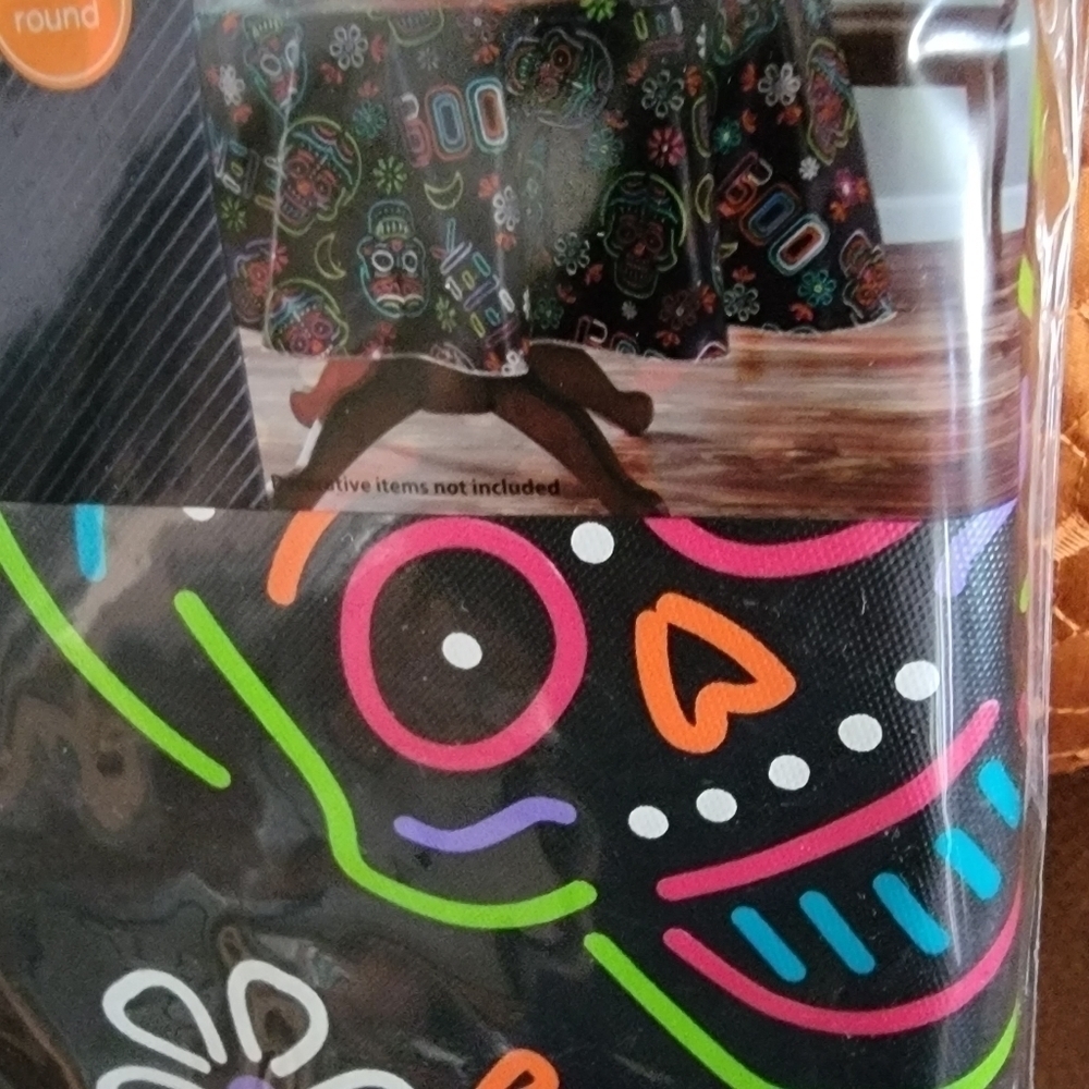 Celebrate! Halloween Vinyl Tablecloth Sugar Skulls (70 In Round)Day of t… - Picture 3 of 5